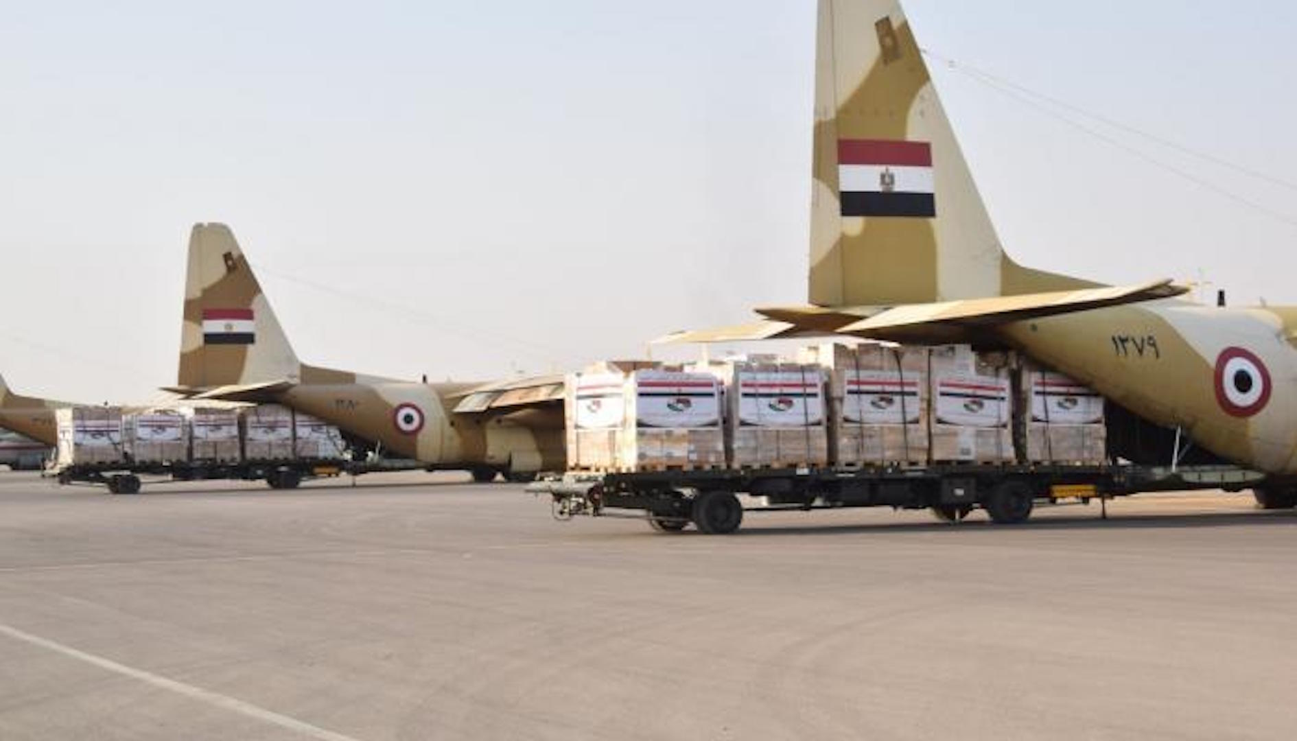 مصر تطلق جسراً جوياً لإرسال المساعدات الإنسانية إلى ليبيا